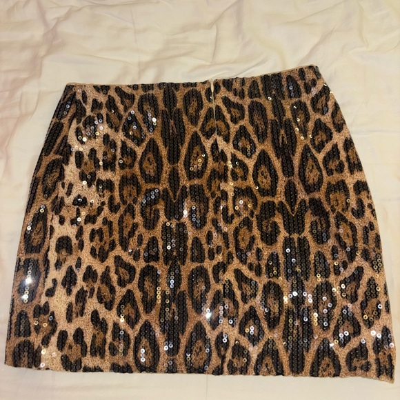 🐆 Leopard Two-Piece Sequin Skirt Set 🐆 - Picture 7 of 11